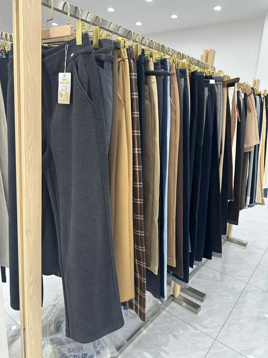 广州全品类女装货源 卫衣 休闲裤 外套 连衣