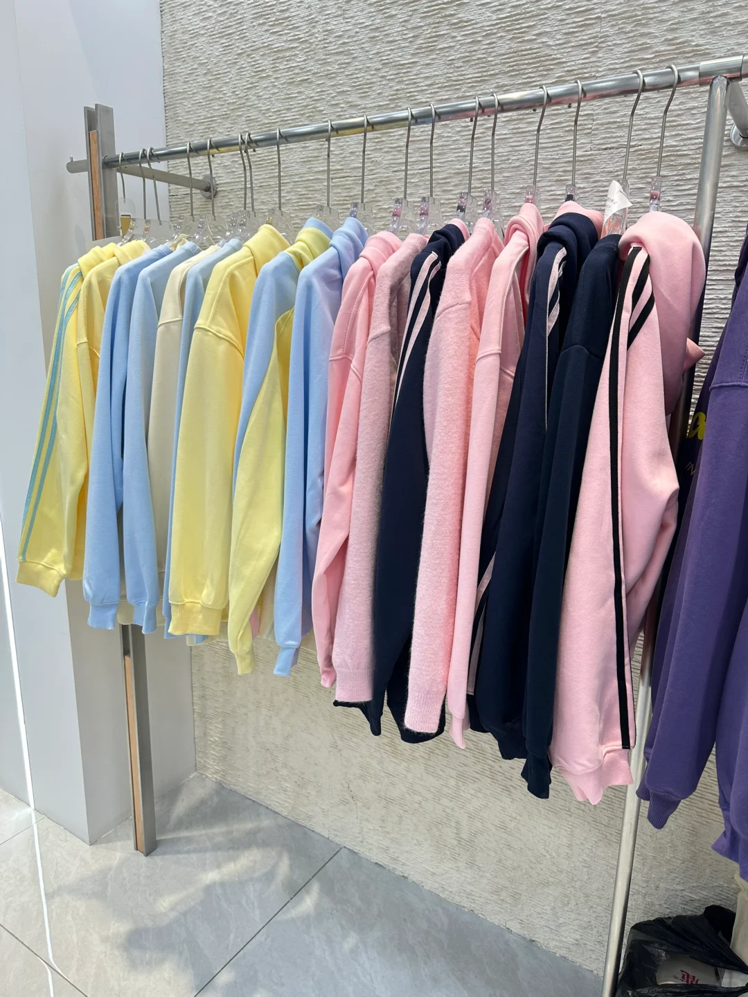 广州全品类女装货源 卫衣 休闲裤 外套 连衣