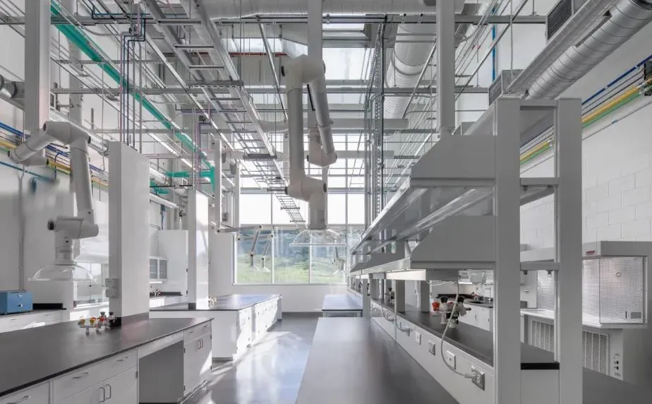 实验室操作台怎么选才靠谱？