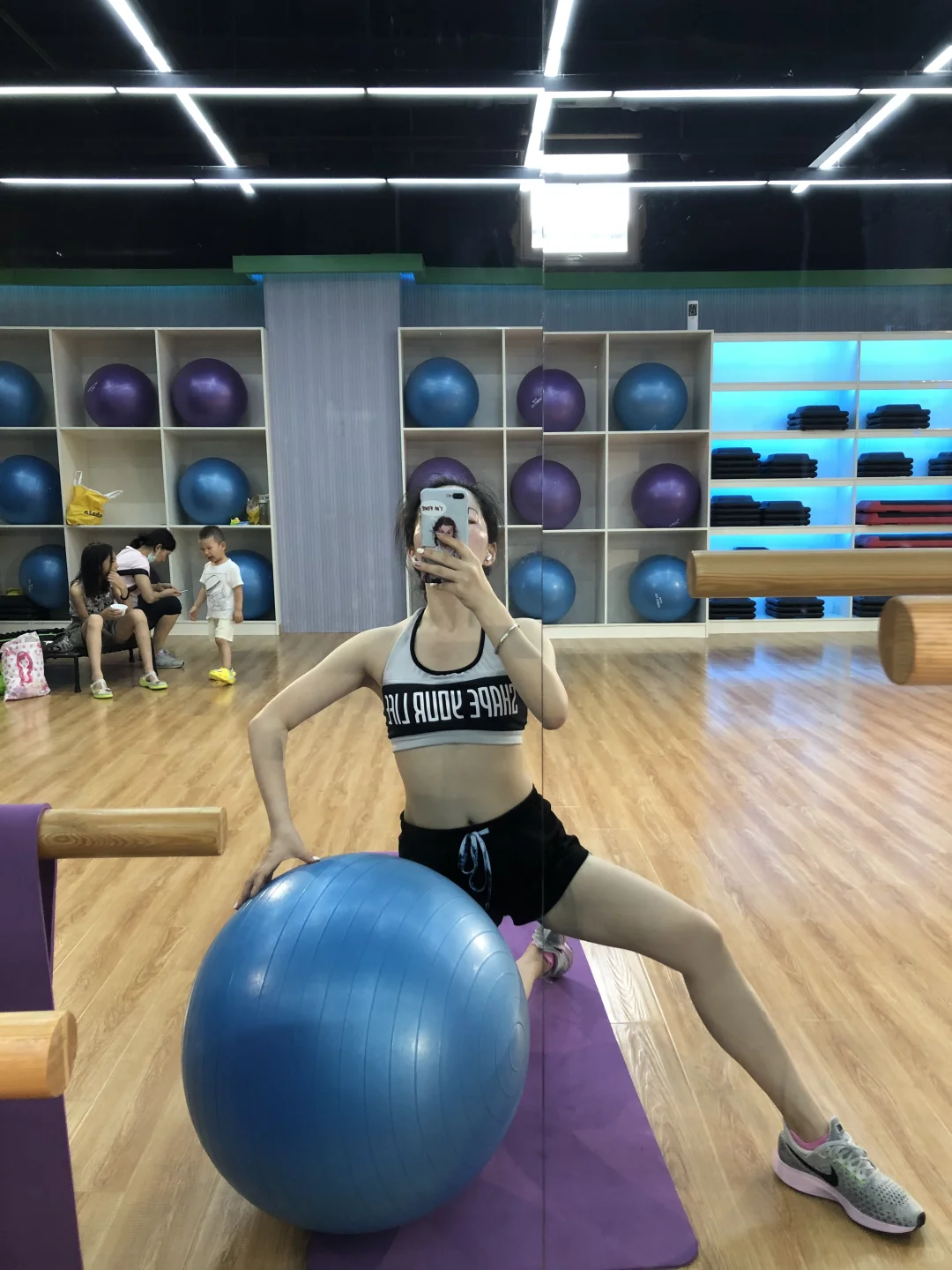 从古到今，人人都爱英姿勃发，欣欣向荣。