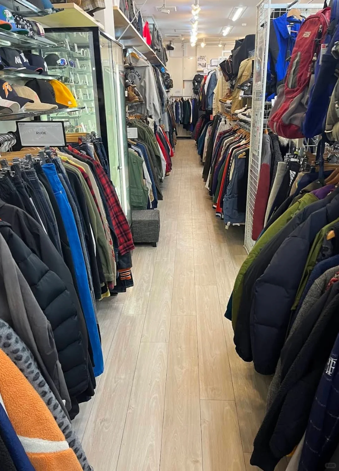 广岛，来日留子采购衣服，二手街是便宜之选