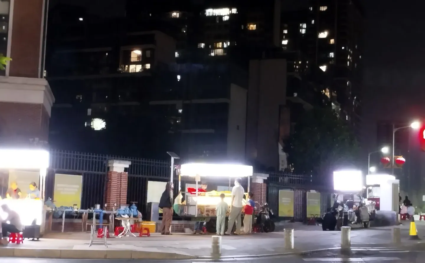 衣食住行，现在都来卷餐饮，很难很难了