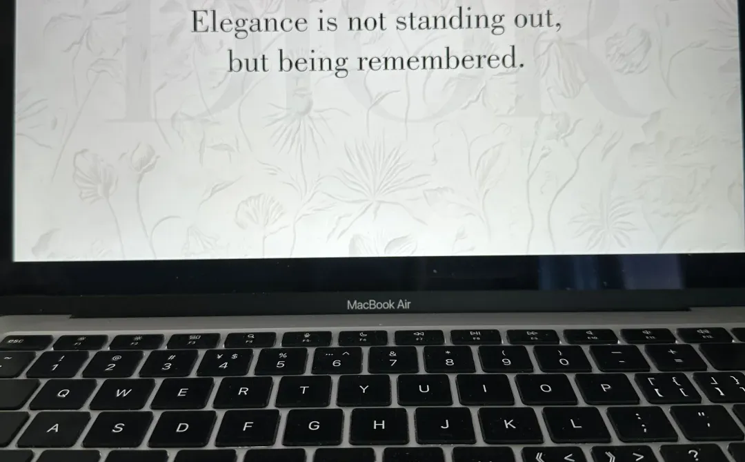 用PPT扒一扒DIOR，真的很经典