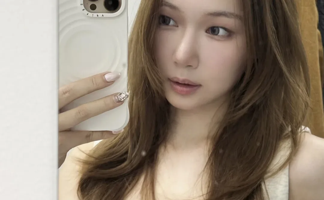 左滑看年入2.4w千卡的女人