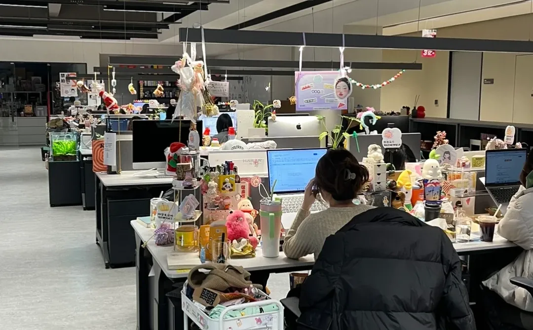 公司新来的AI设计女生，真的是效率天花板