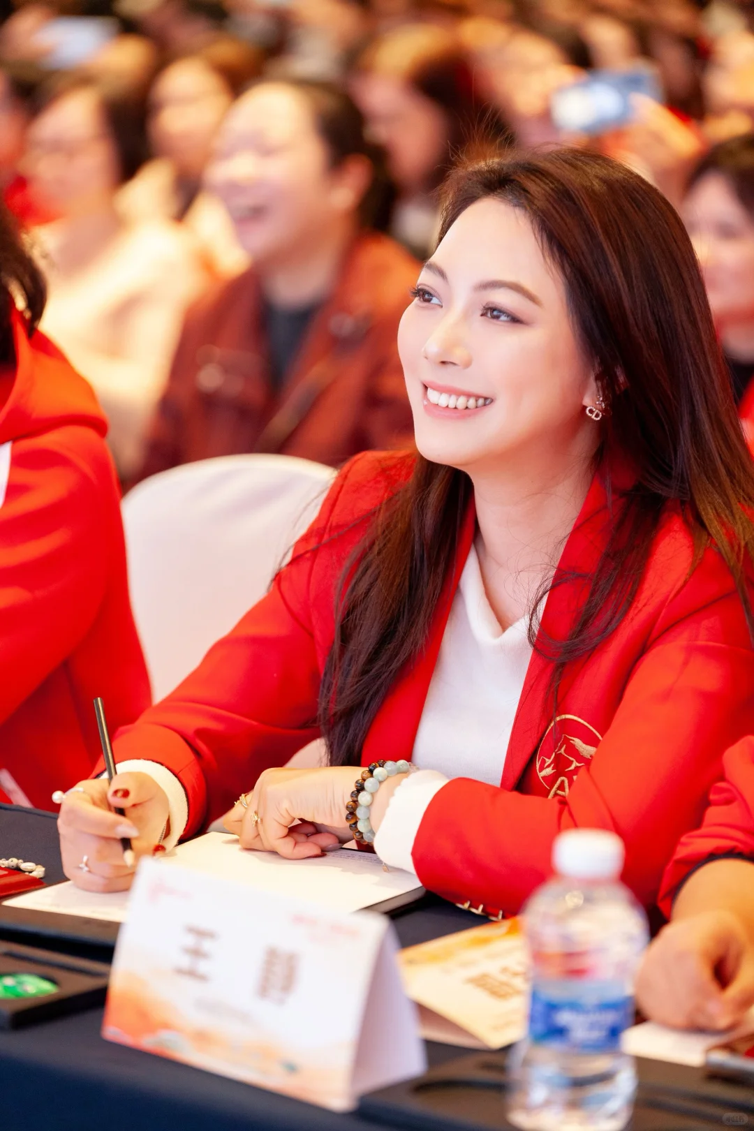 坦白局：为什么离开教培，All In银发经济赛道