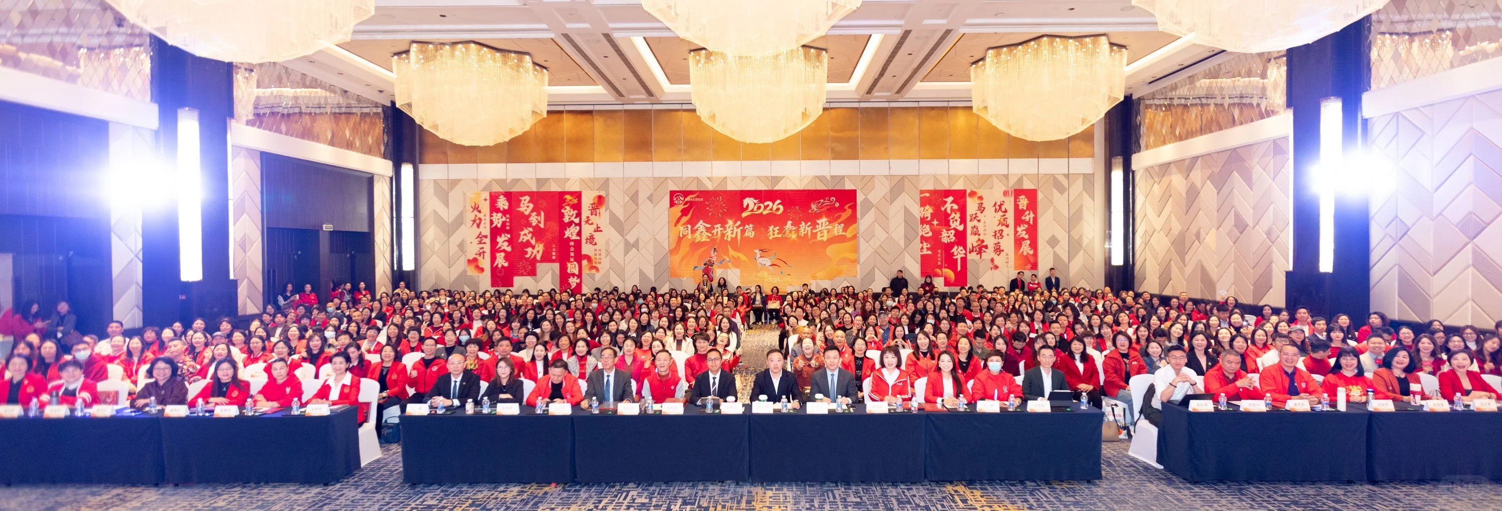 坦白局：为什么离开教培，All In银发经济赛道