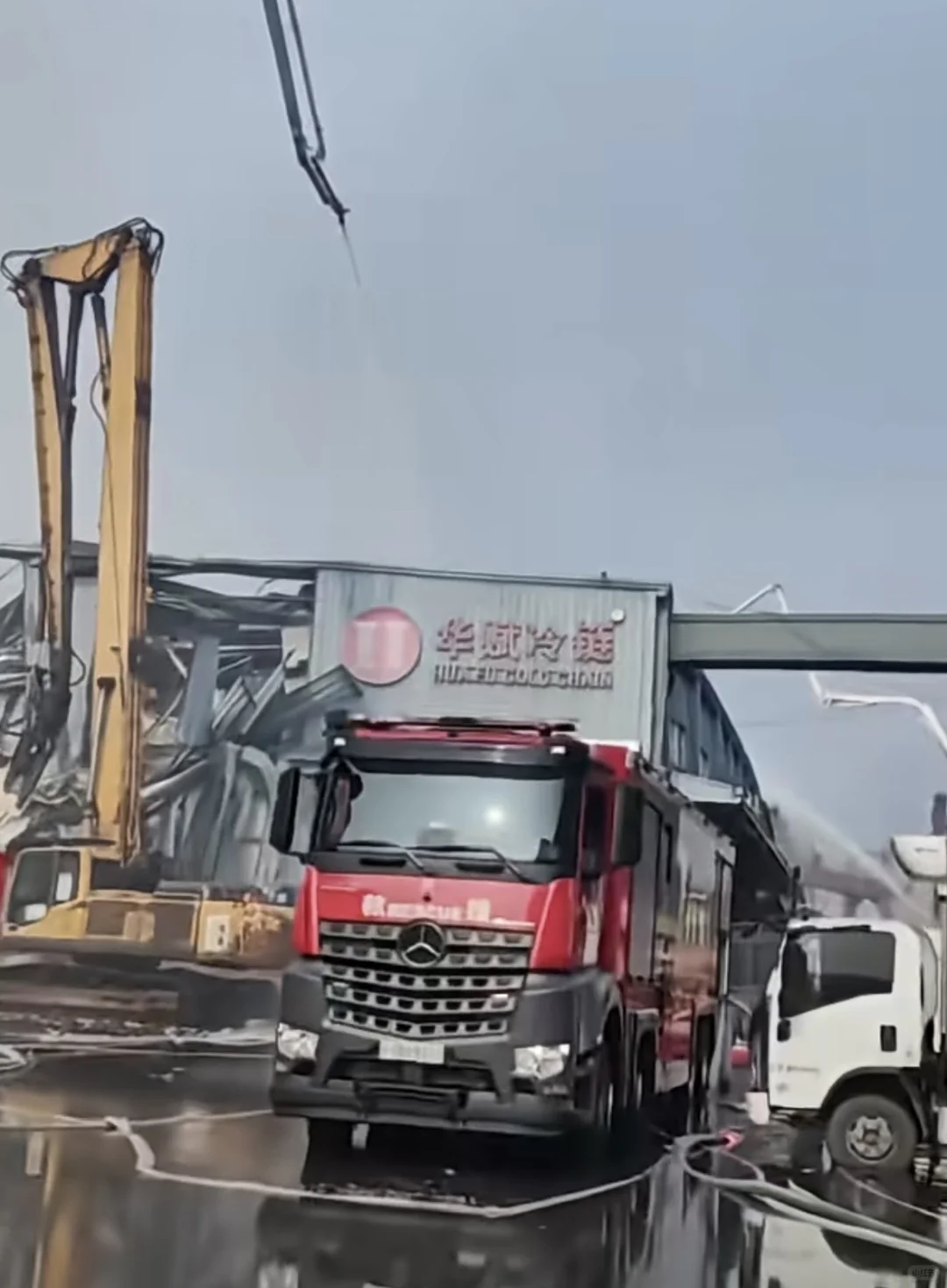 上海江阳市场旁华赋冷库火灾损失40亿？