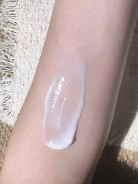 我嘞个豆。。薇诺娜居然出了一款“脸部羽绒服”