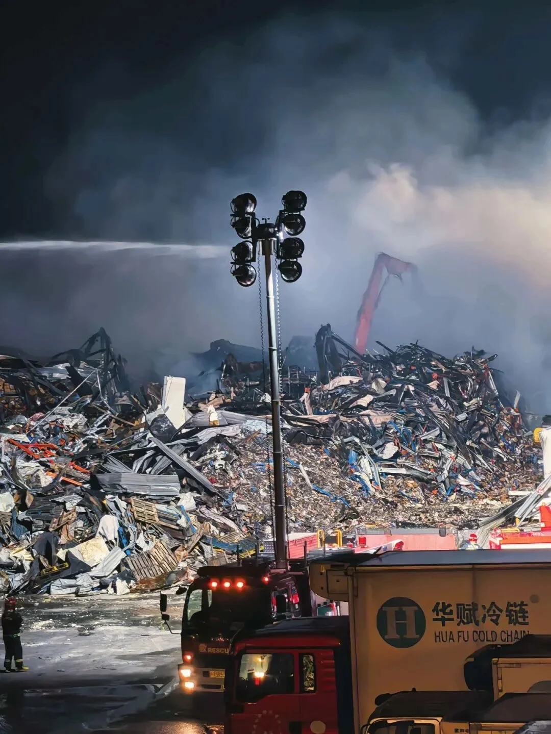 上海江阳市场旁华赋冷库火灾损失40亿？