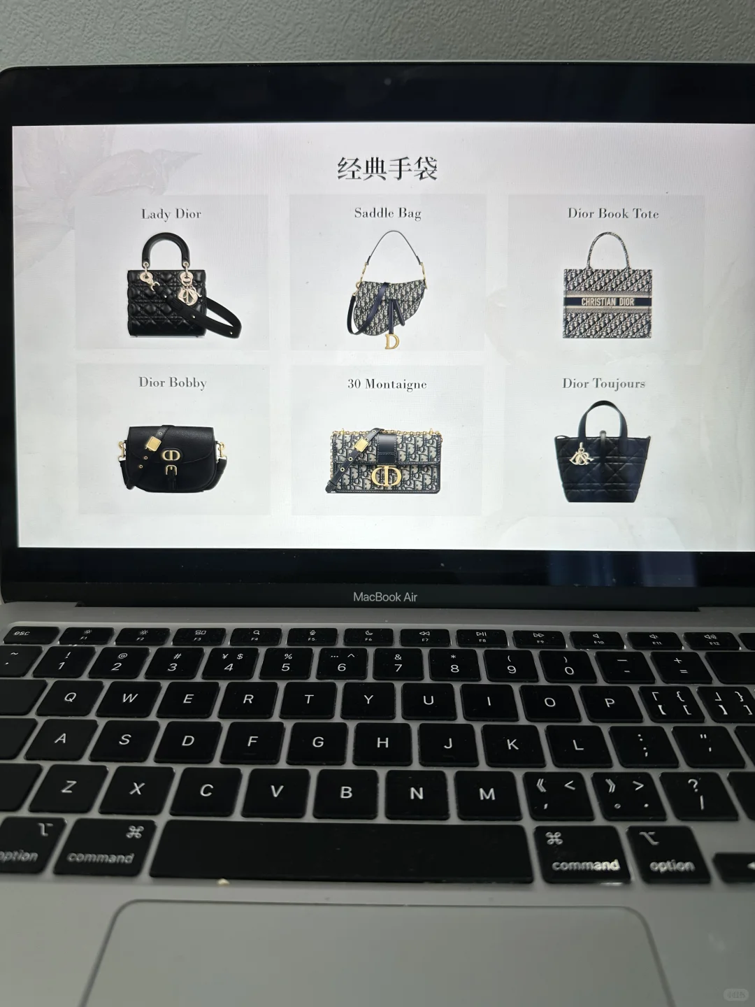 用PPT扒一扒DIOR，真的很经典