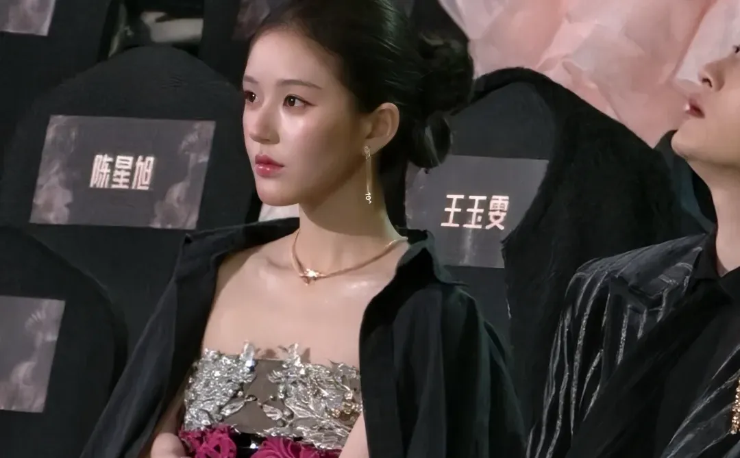 原相机就长这样的女人到底在质疑什么！！！