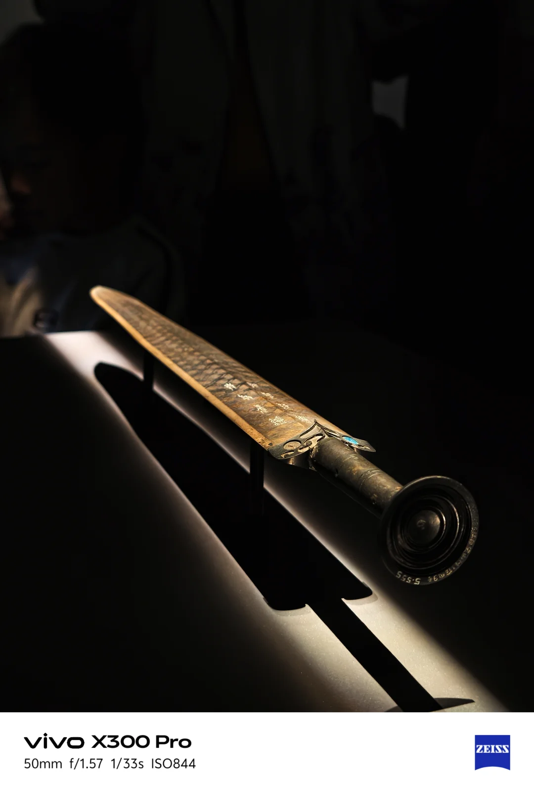 看看越王勾践剑2亿像素下的模样