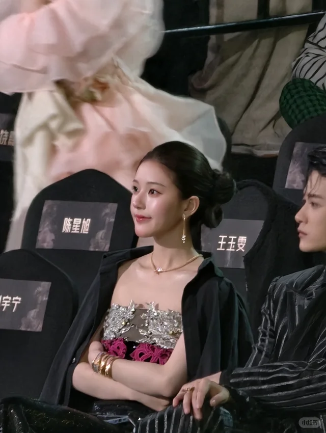 原相机就长这样的女人到底在质疑什么！！！