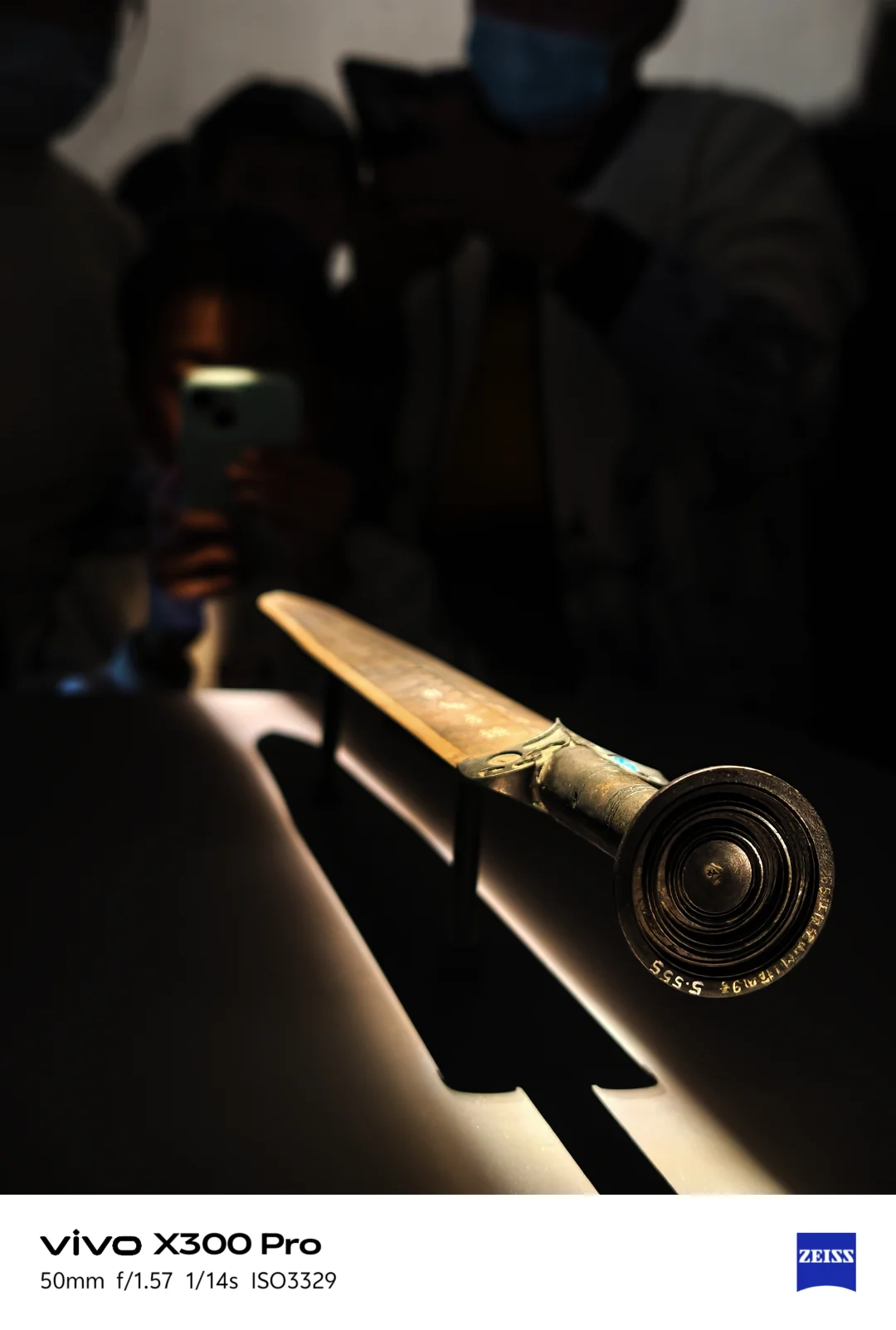 看看越王勾践剑2亿像素下的模样