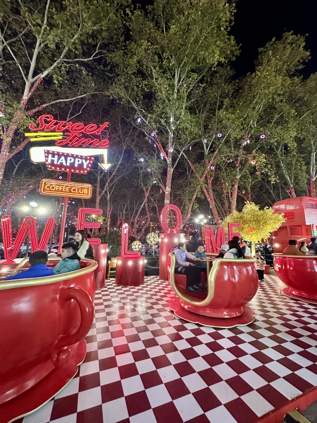 邯郸的商场跨年真的太努力了吧。。。