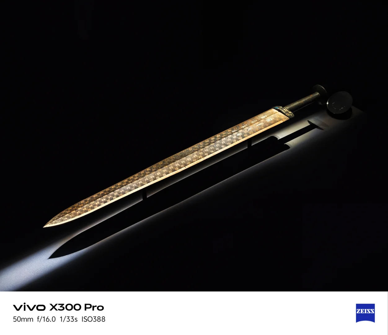 看看越王勾践剑2亿像素下的模样