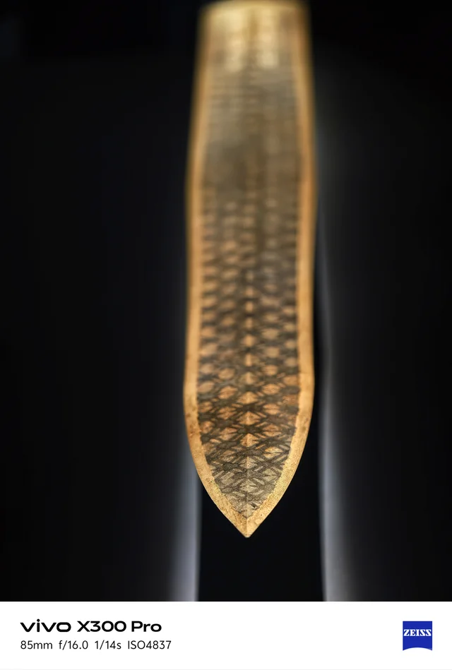 看看越王勾践剑2亿像素下的模样