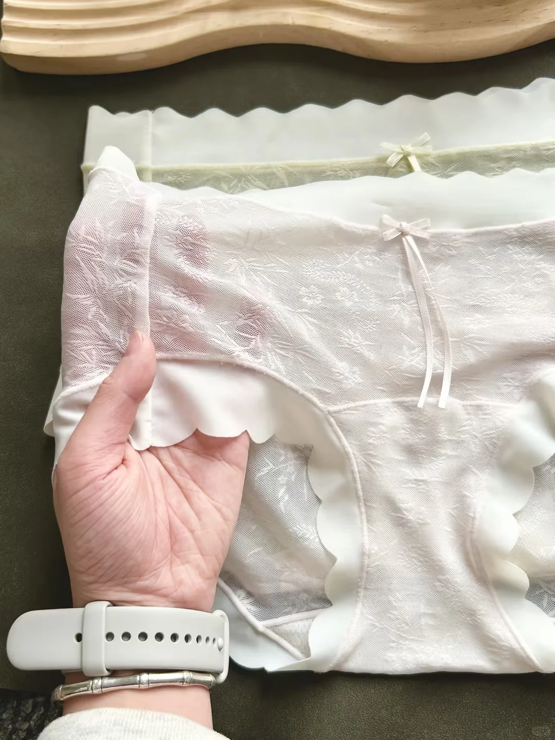 素颜也要精致感?提花内裤的浪漫暗号