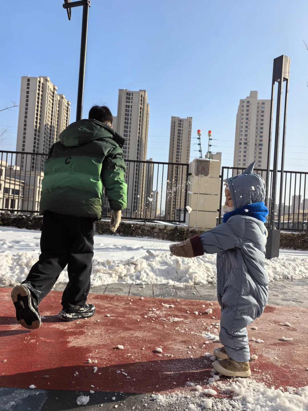 妈妈，雪是冰的！?