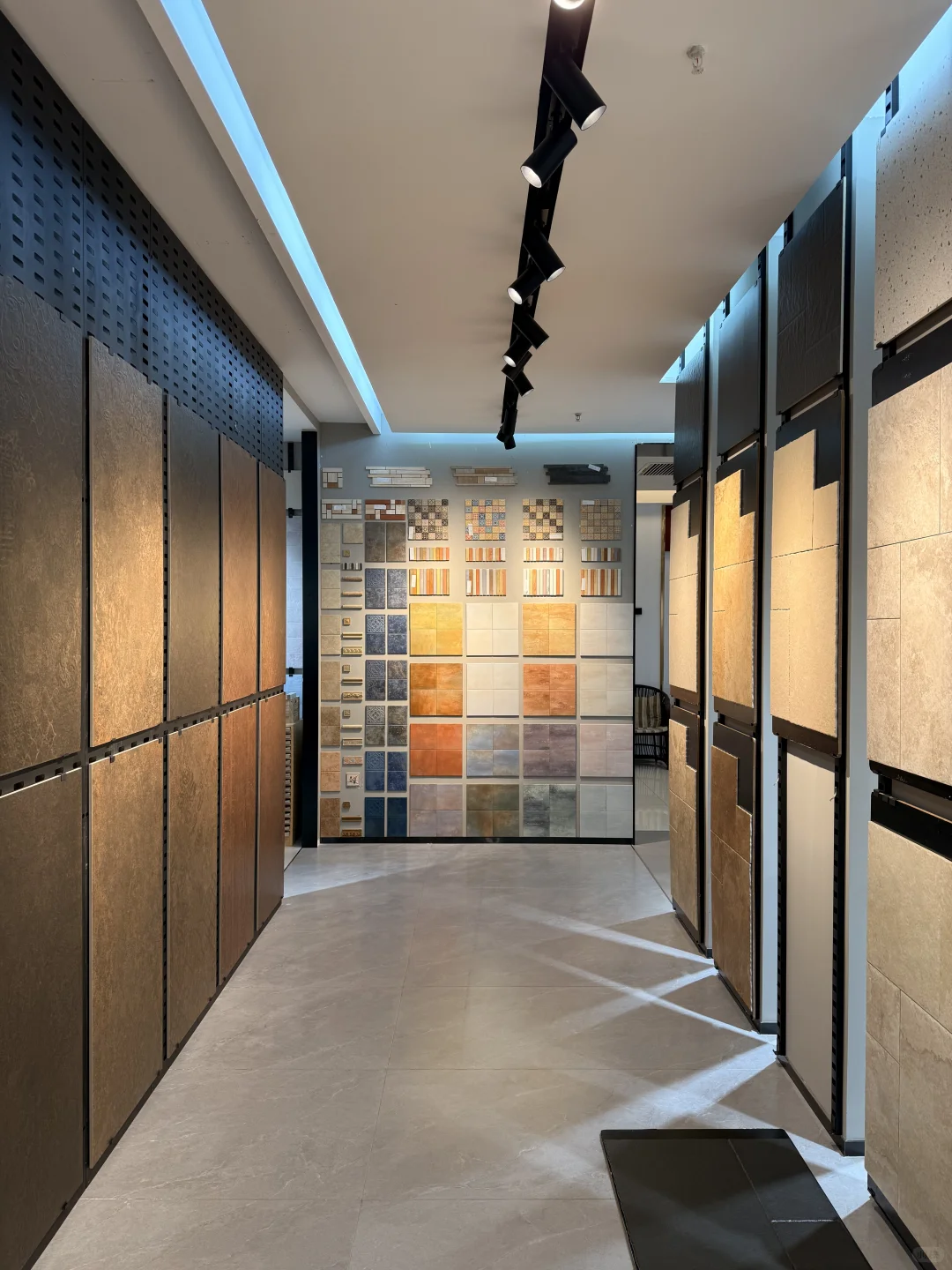 成都宝藏瓷砖店！实体店的服务，网购的价格⚡️