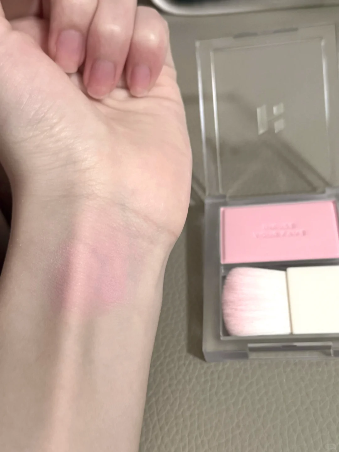 不发白的一块纯正牛奶粉色