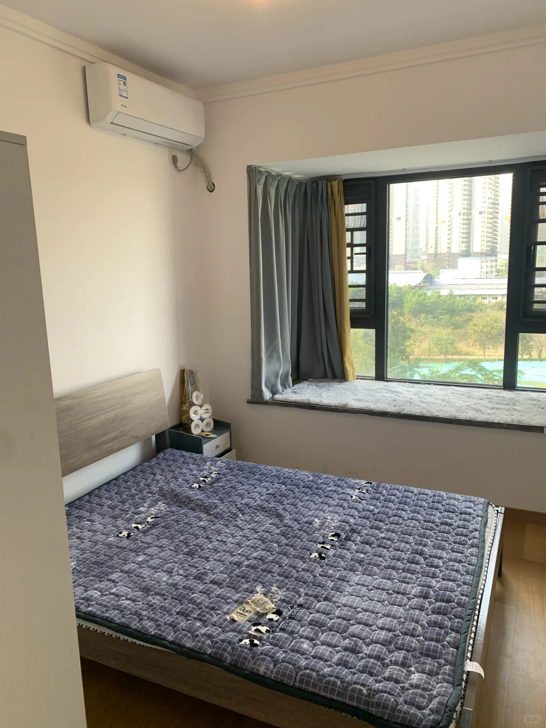 五象大唐果两房一厅配齐出租，价格1400元