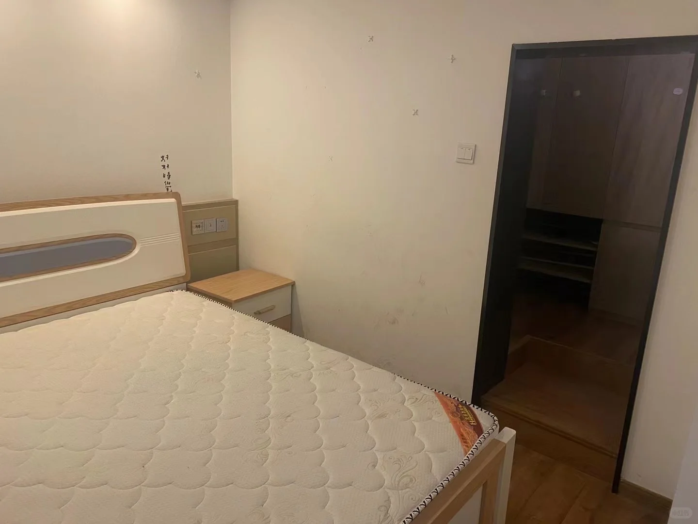 出租：康康谷独立两房两厅带阳台、价格3600