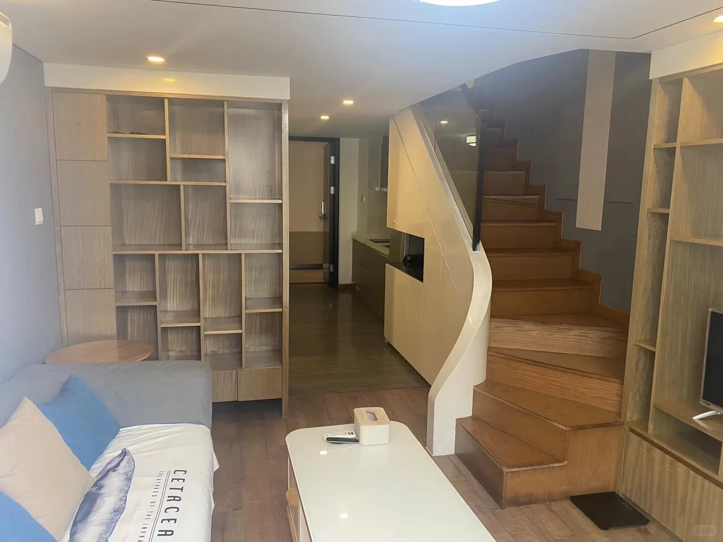 出租：康康谷独立两房两厅带阳台、价格3600