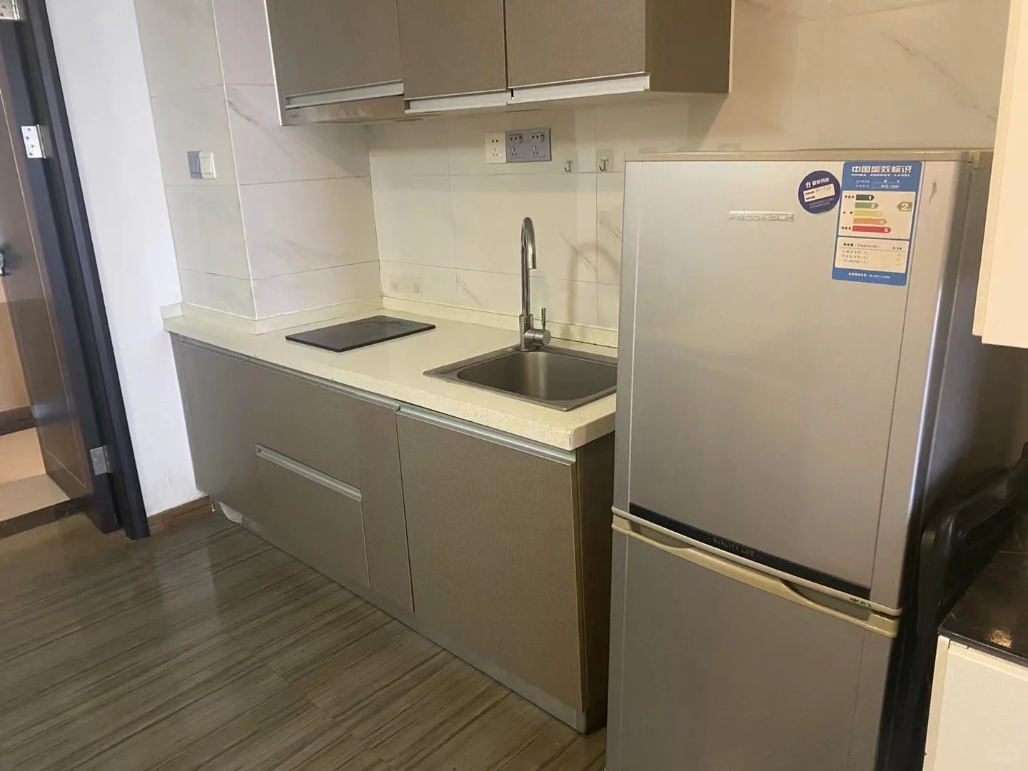 出租：康康谷独立两房两厅带阳台、价格3600