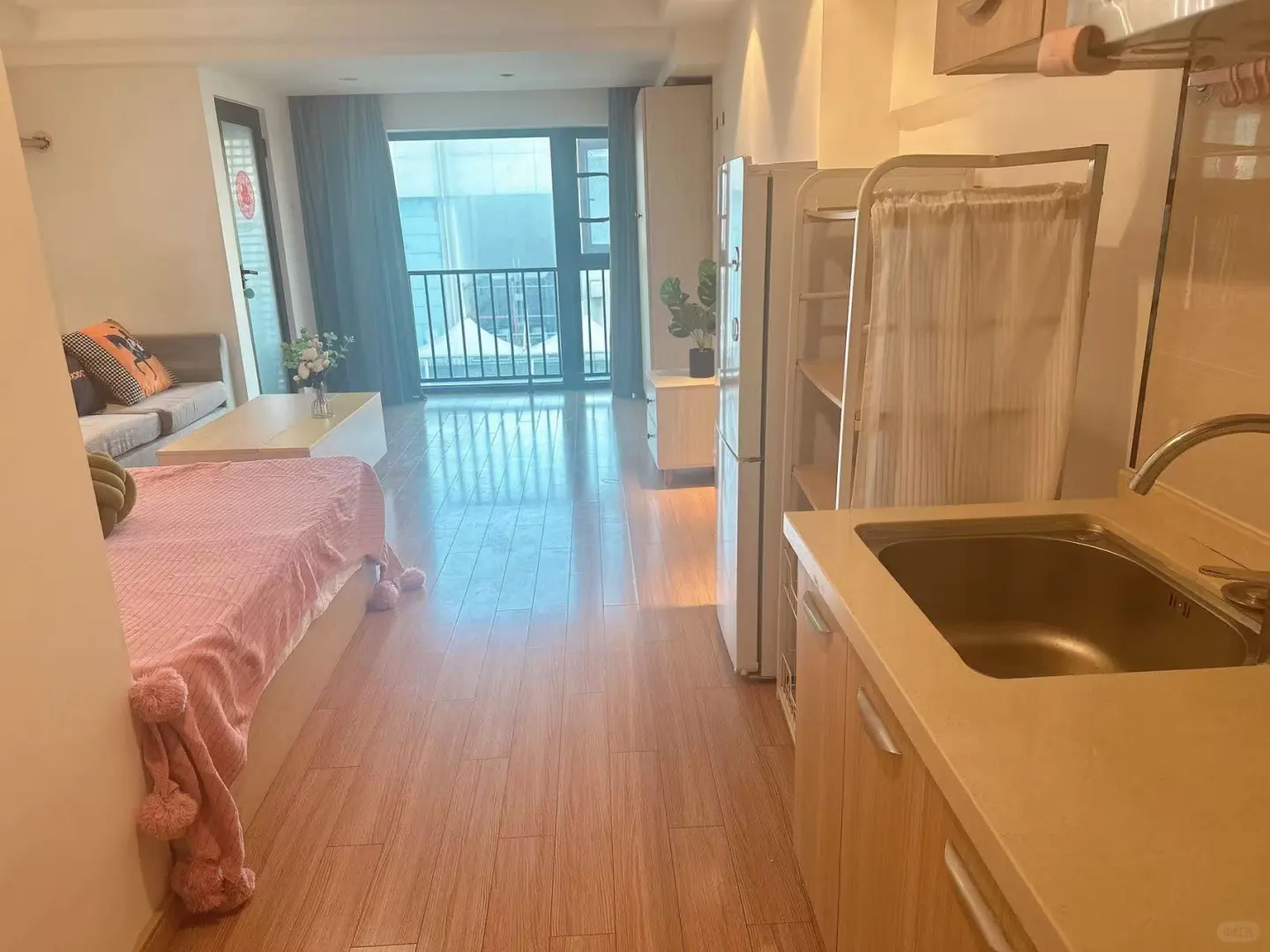 出租：滨江云杉郡一房一厅、价格2300 大学城