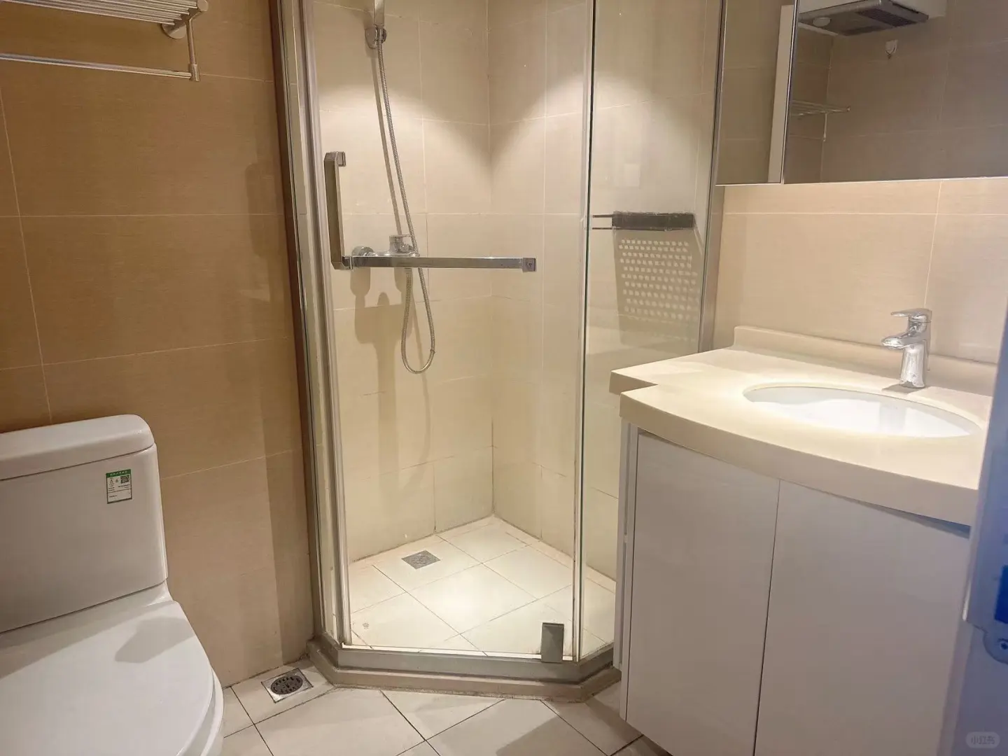 出租：滨江云杉郡一房一厅、价格2300 大学城