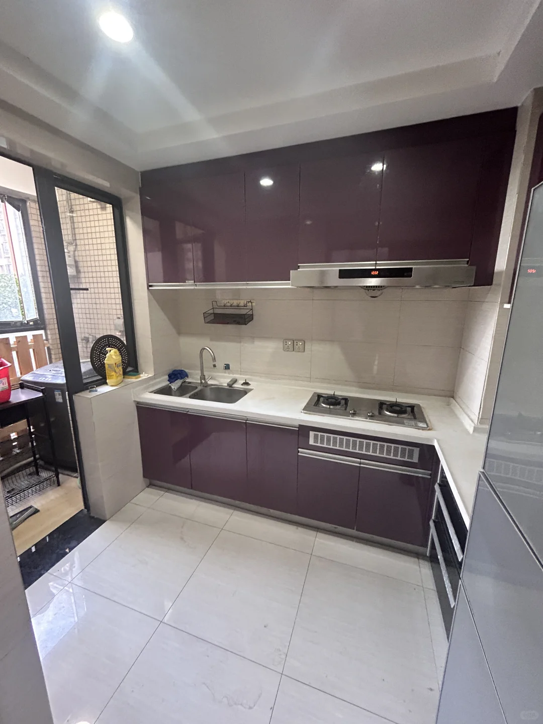 千灯湖地铁站3房，价格2600，拎包入住