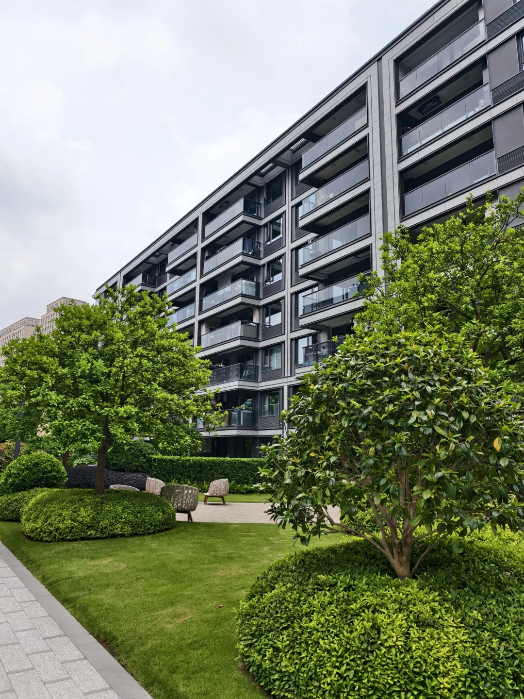 乔司洋房价格也绷不住了，111平275万拿下