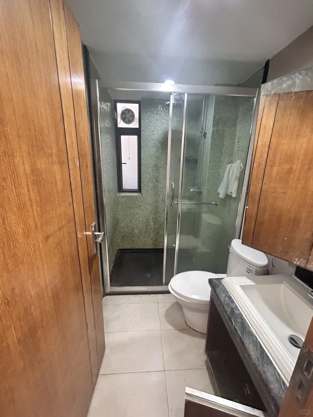 千灯湖地铁站3房，价格2600，拎包入住