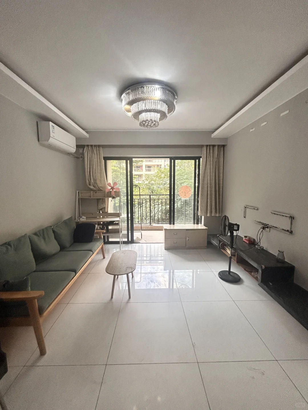 千灯湖地铁站3房，价格2600，拎包入住