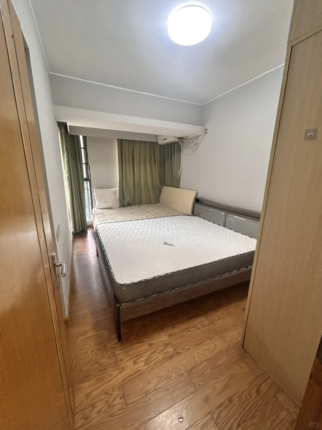 千灯湖地铁站3房，价格2600，拎包入住