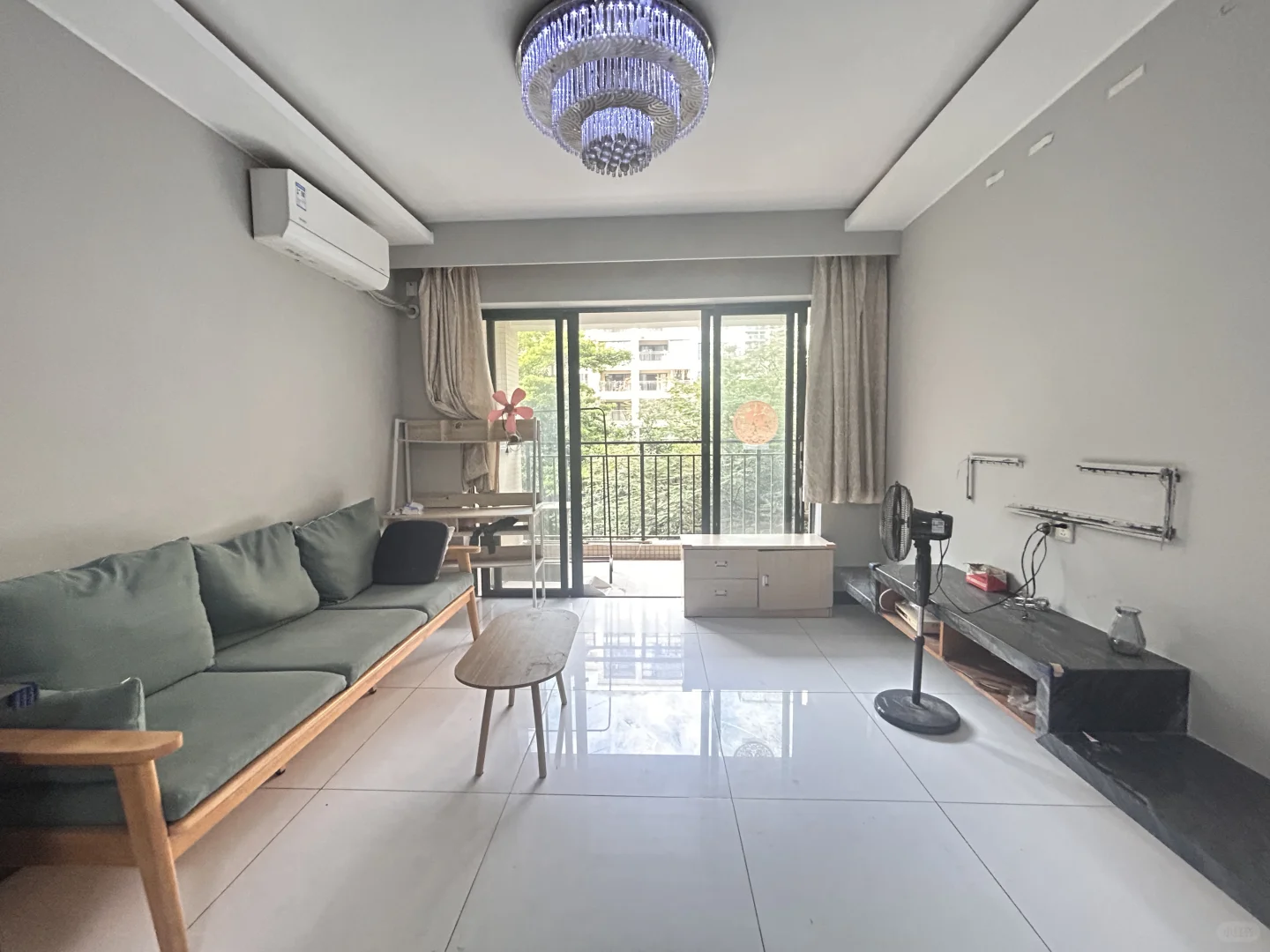 千灯湖地铁站3房，价格2600，拎包入住