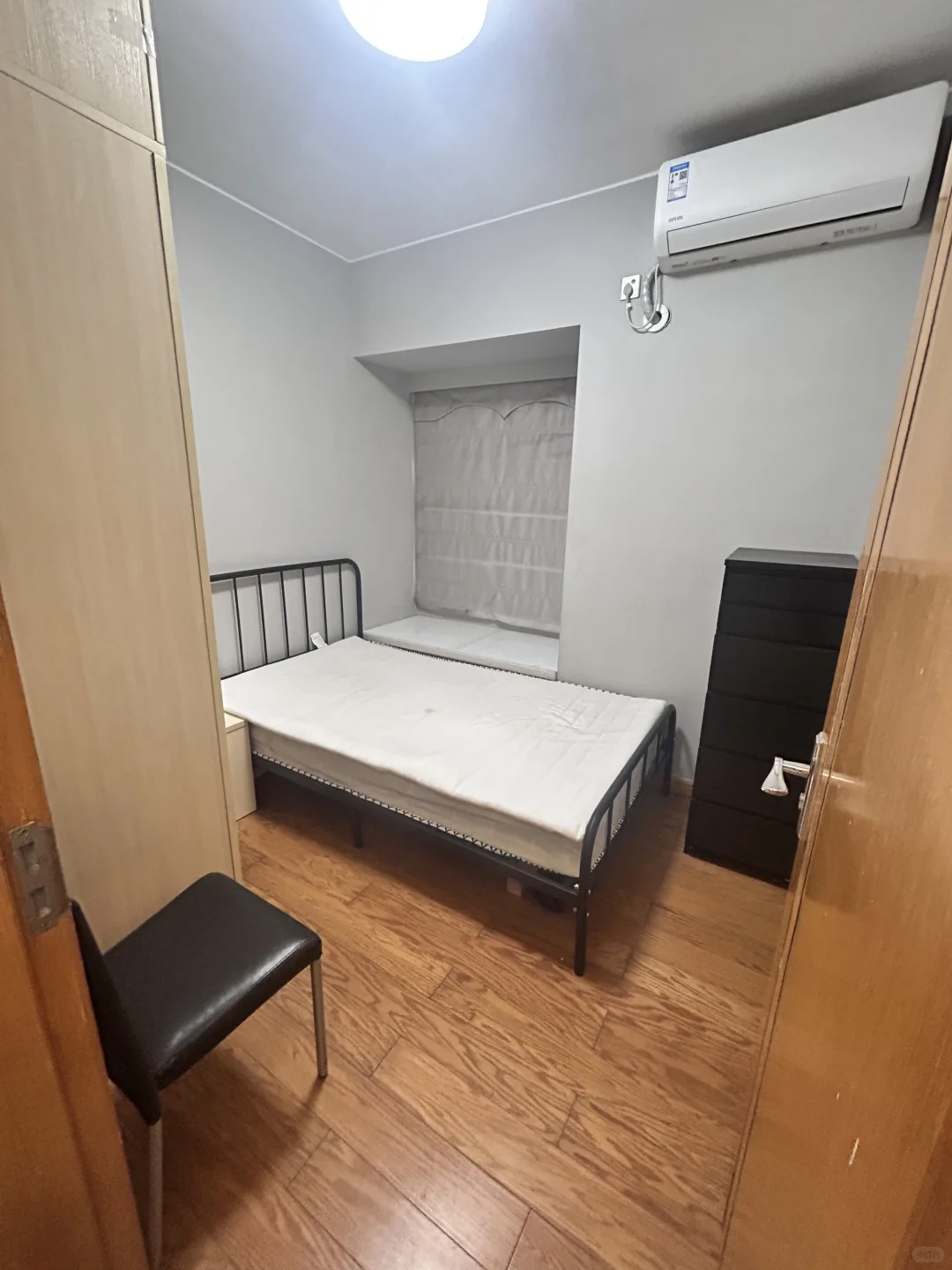 千灯湖地铁站3房，价格2600，拎包入住