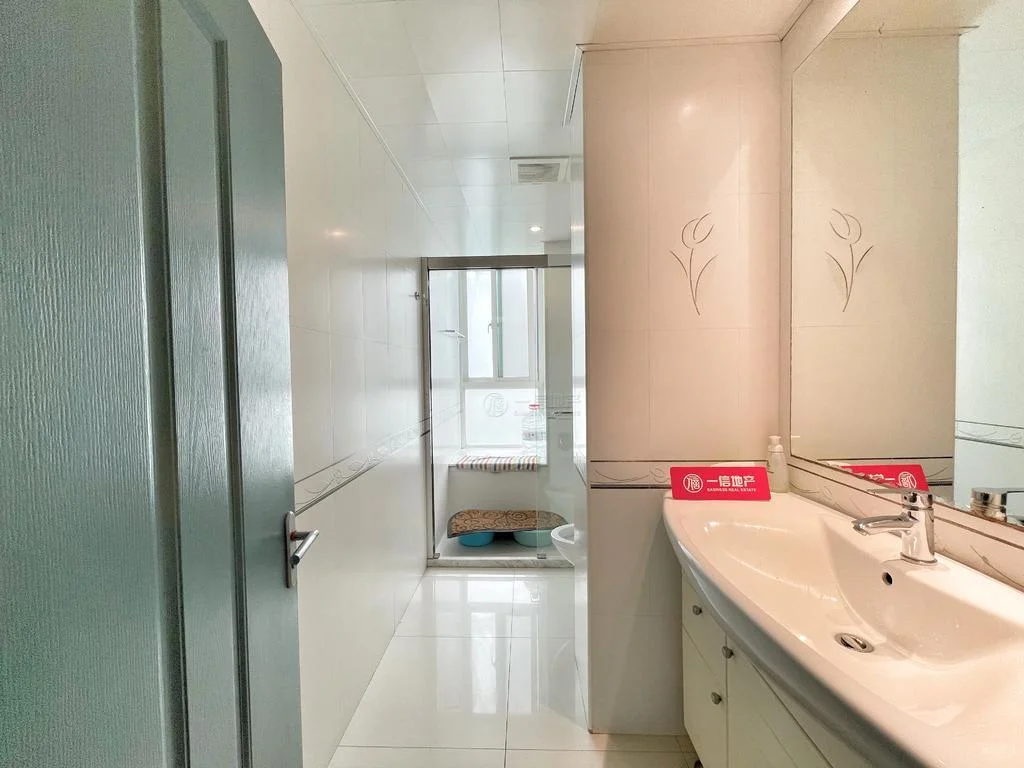 蔚蓝城市花园三室暖色调 装修新 价格有惊喜