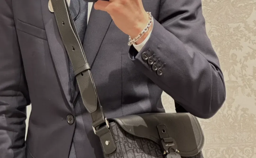 你们会花接近一个月工资买一个包奖励自己吗