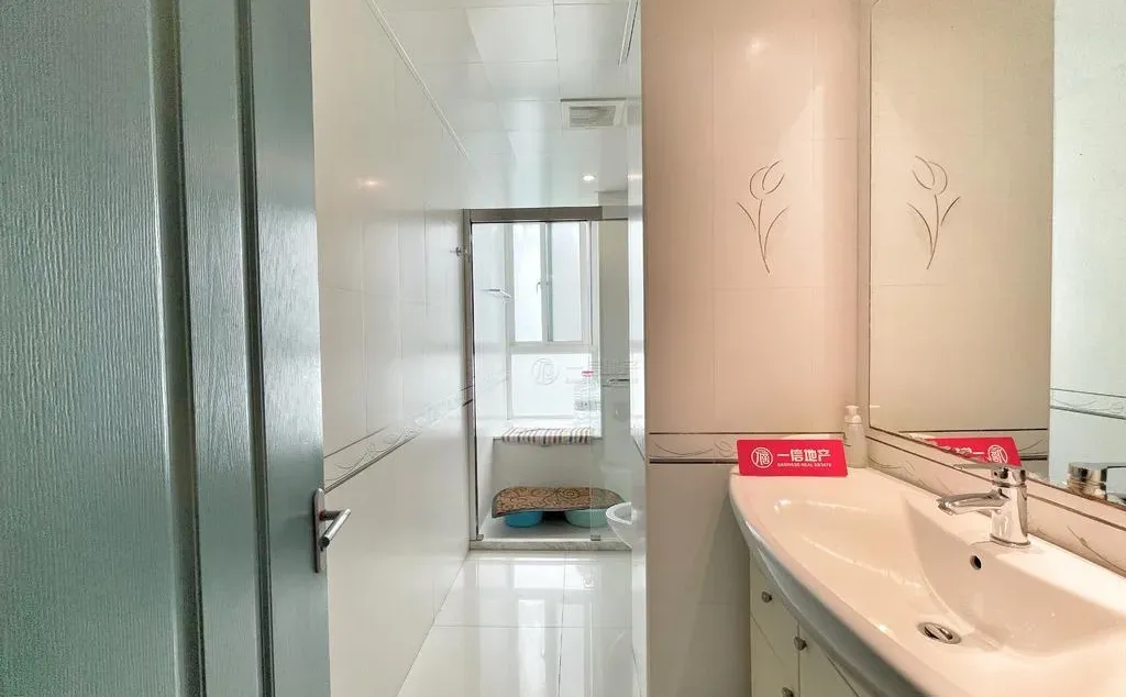 蔚蓝城市花园三室暖色调 装修新 价格有惊喜