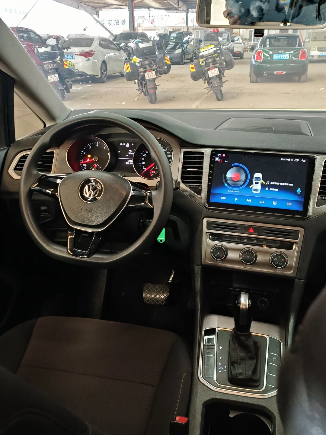 白色高尔夫！女生/新手闭眼入的“城市小精灵