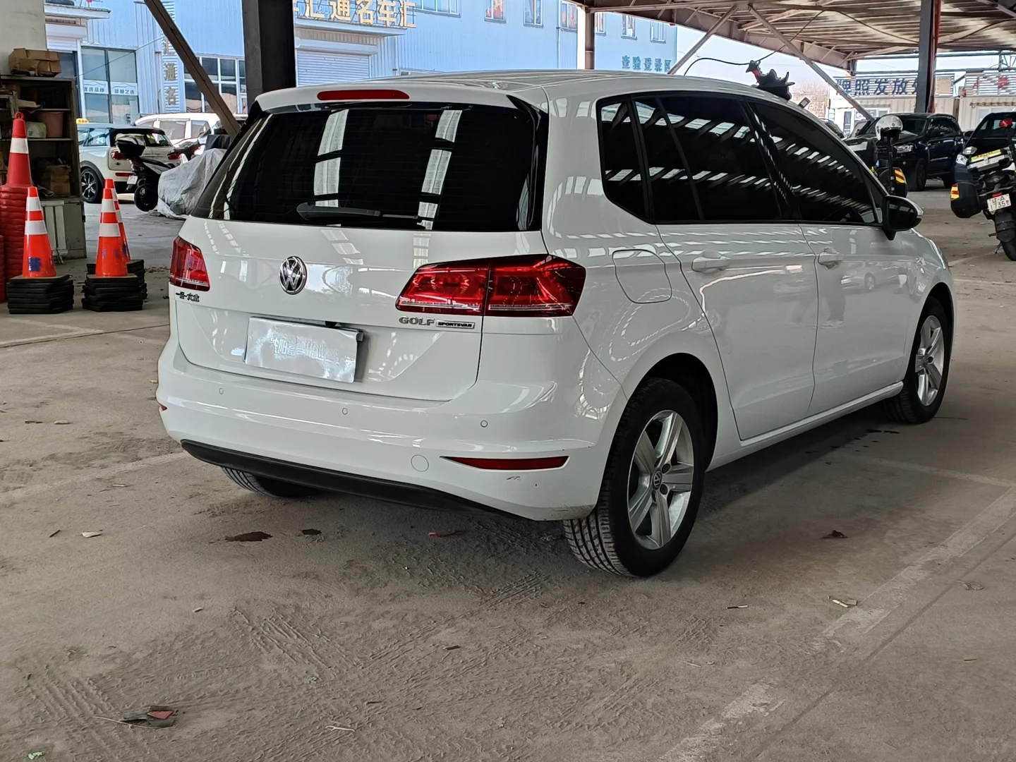 白色高尔夫！女生/新手闭眼入的“城市小精灵