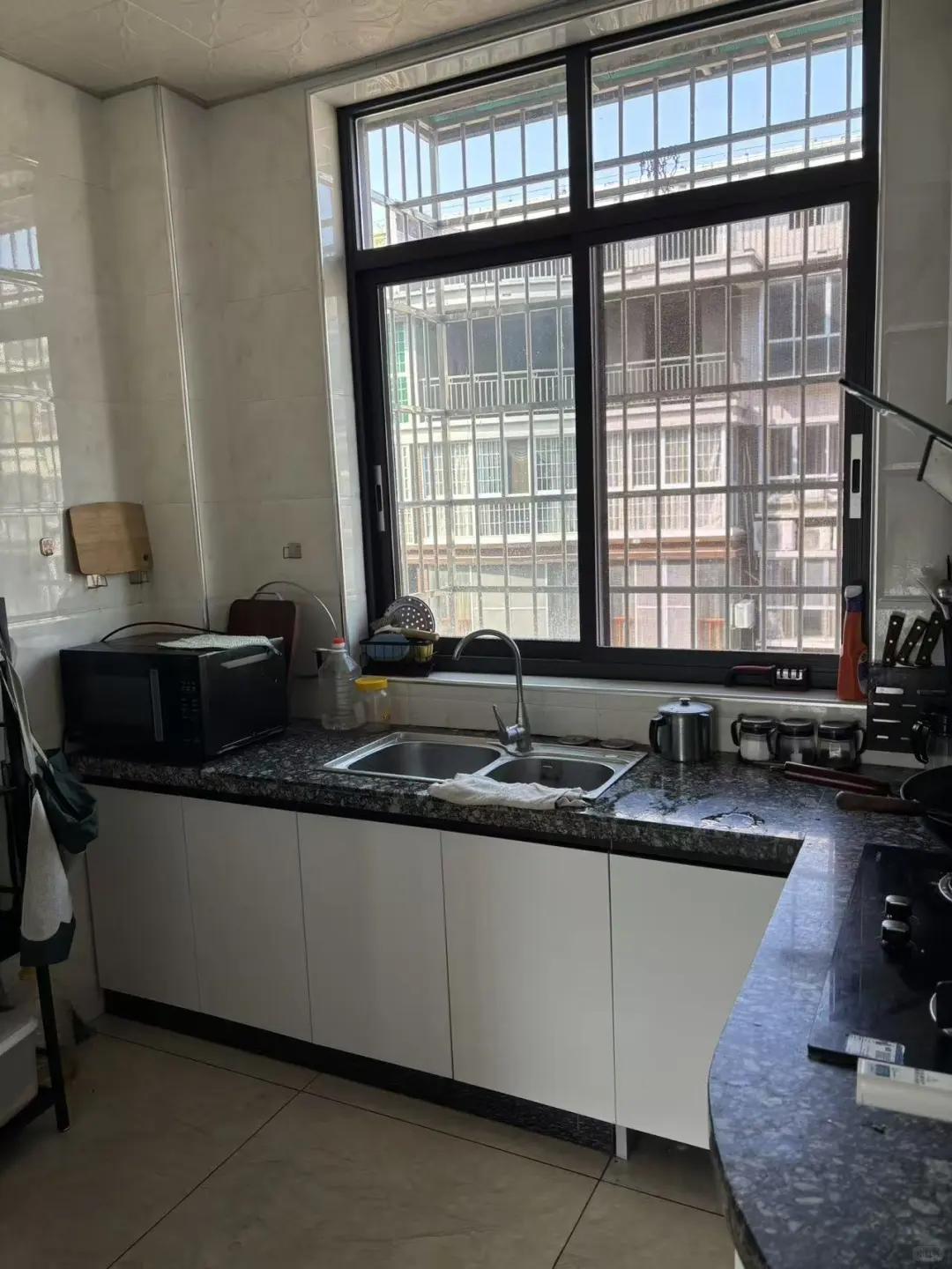 芙蓉小学旁四房精装底价出售