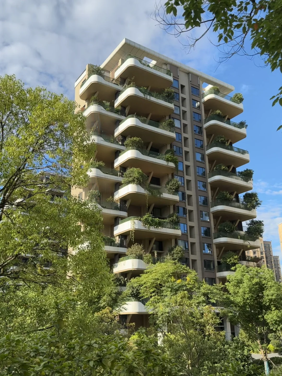 原价1.4w，现4999起总价90w买182平花园云墅