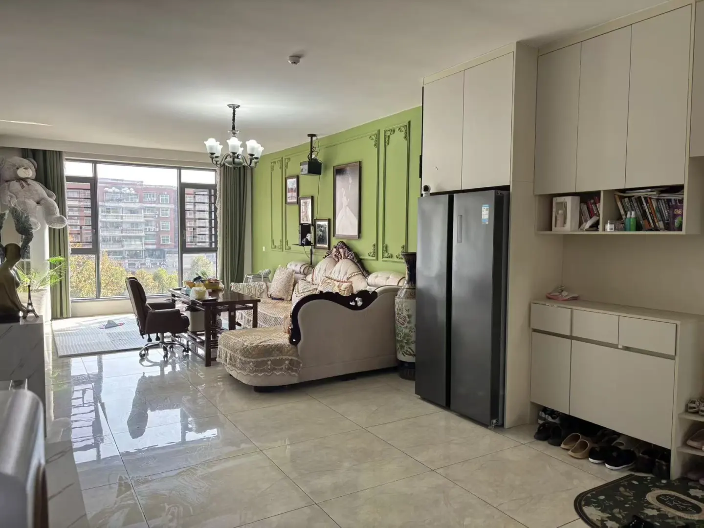 芙蓉小学旁四房精装底价出售