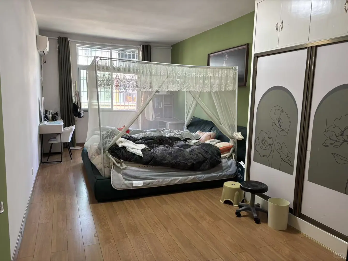 芙蓉小学旁四房精装底价出售