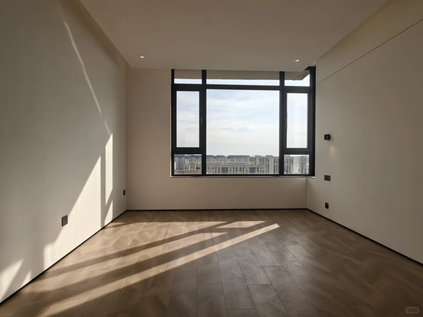 沈阳新市府全新装修，顶跃复式带露台