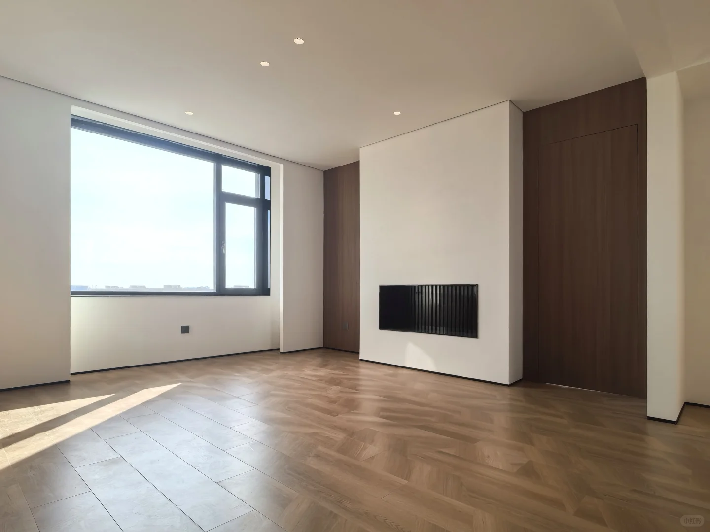 沈阳新市府全新装修，顶跃复式带露台